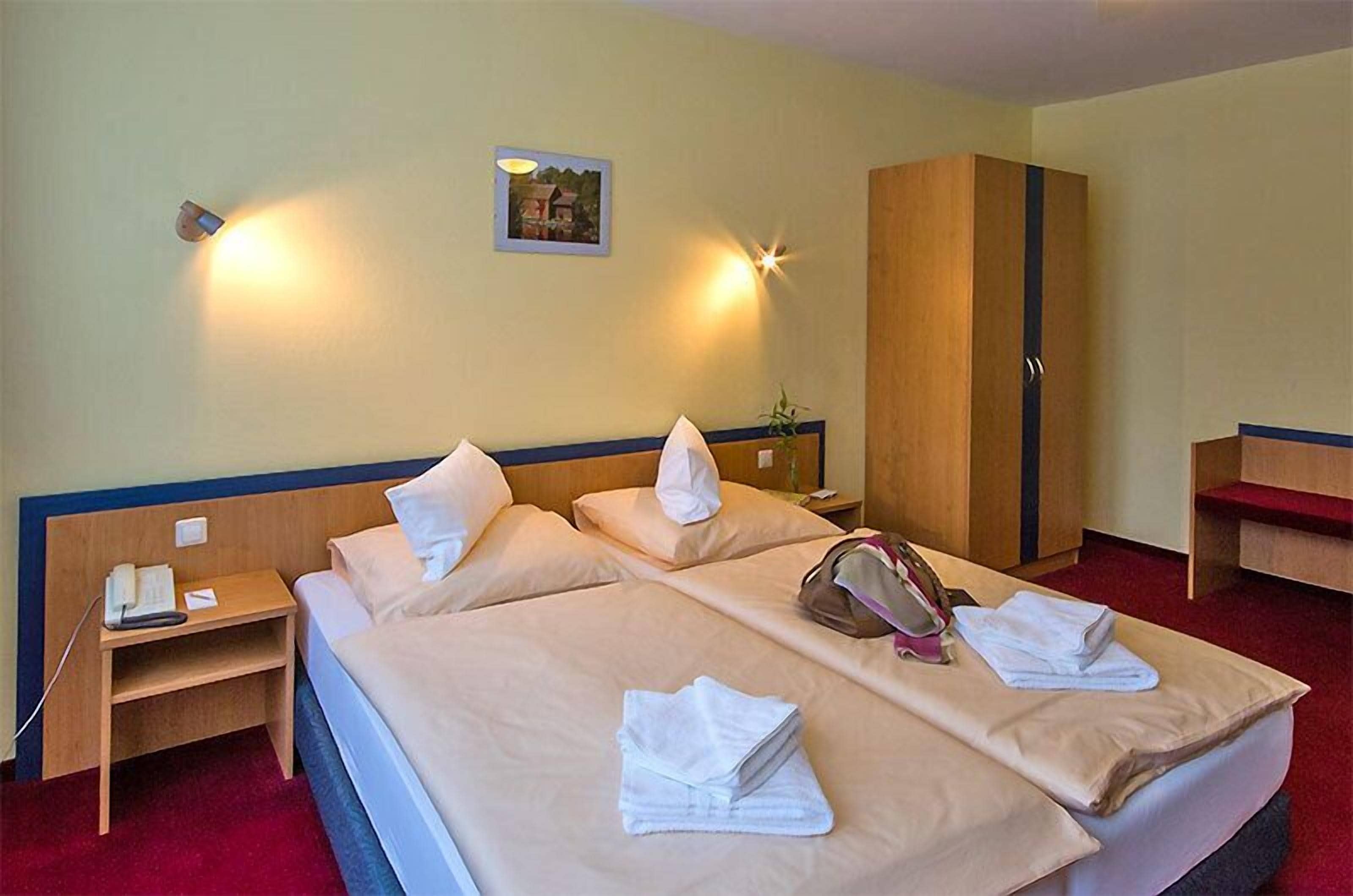 Quarto casal standard | Escrivaninha, Wi-Fi de cortesia, roupa de cama