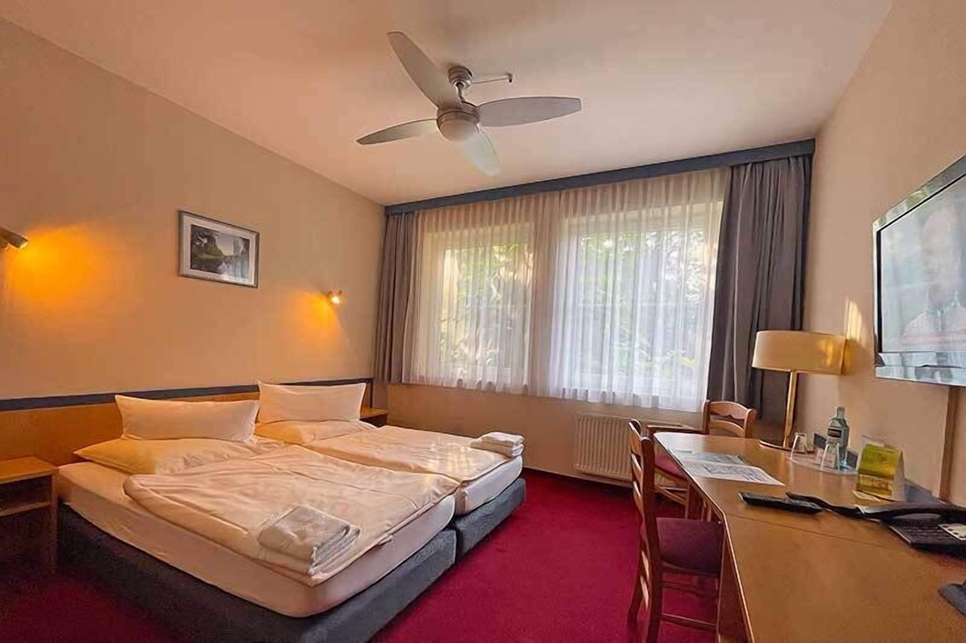 Standard-Doppelzimmer | Schreibtisch, kostenloses WLAN, Bettwäsche