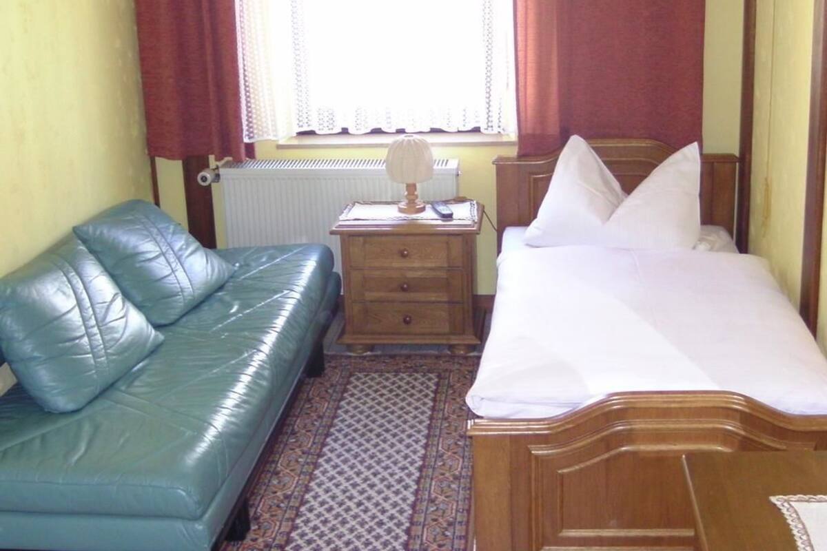 Chambre Simple | Bureau, Wi-Fi gratuit, draps fournis