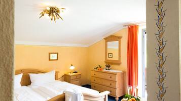 Suite | Zimmersafe, individuell eingerichtet, Schreibtisch, kostenloses WLAN