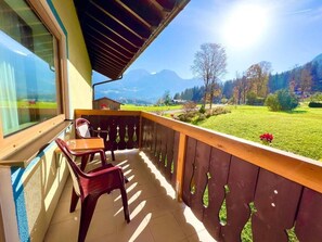 In-room safe, individually furnished, desk, free WiFi - Hotel Bärenstüberl (Schoenau am Koenigssee)