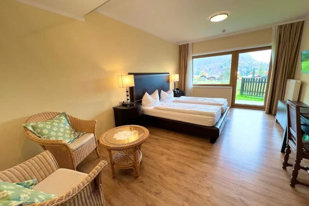 apartment, 1 bedroom, balcony | in-room safe, individually furnished, desk, free wifi