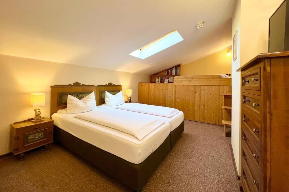 Economy-Suite, 1 Schlafzimmer | Zimmersafe, individuell eingerichtet, Schreibtisch, kostenloses WLAN
