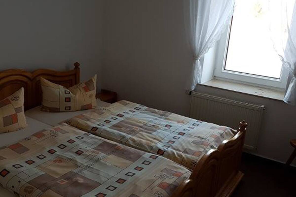 Quarto solteiro | Ferros/tábuas de passar roupa, berços (sobretaxa)