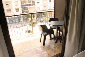 三人房, 露台 | 街景