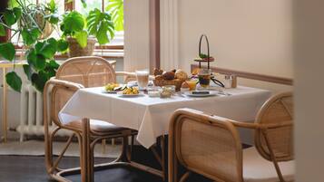 Dagelijks selfserviceontbijt (EUR 19 per persoon)