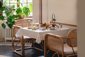 Daily self-serve breakfast for a fee - Hotel Schloss Neetzow (Neetzow-Liepen)