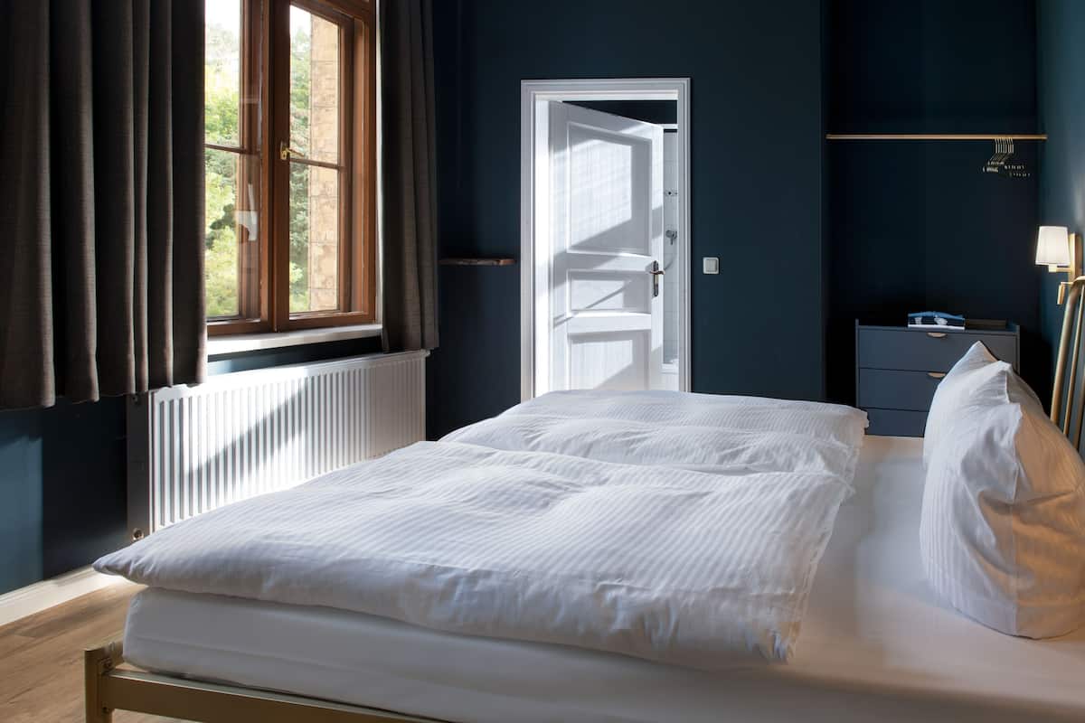 standard double room, 1 queen bed (gemach) | 1 bedroom, individually furnished, blackout curtains, bed sheets