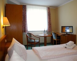 双人房 | 客房内保险箱、免费 WiFi、床单