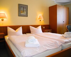 In-room safe, free WiFi, bed sheets - Hotel Pension Kühne (Boltenhagen)