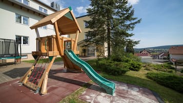 Children’s play area – outdoor