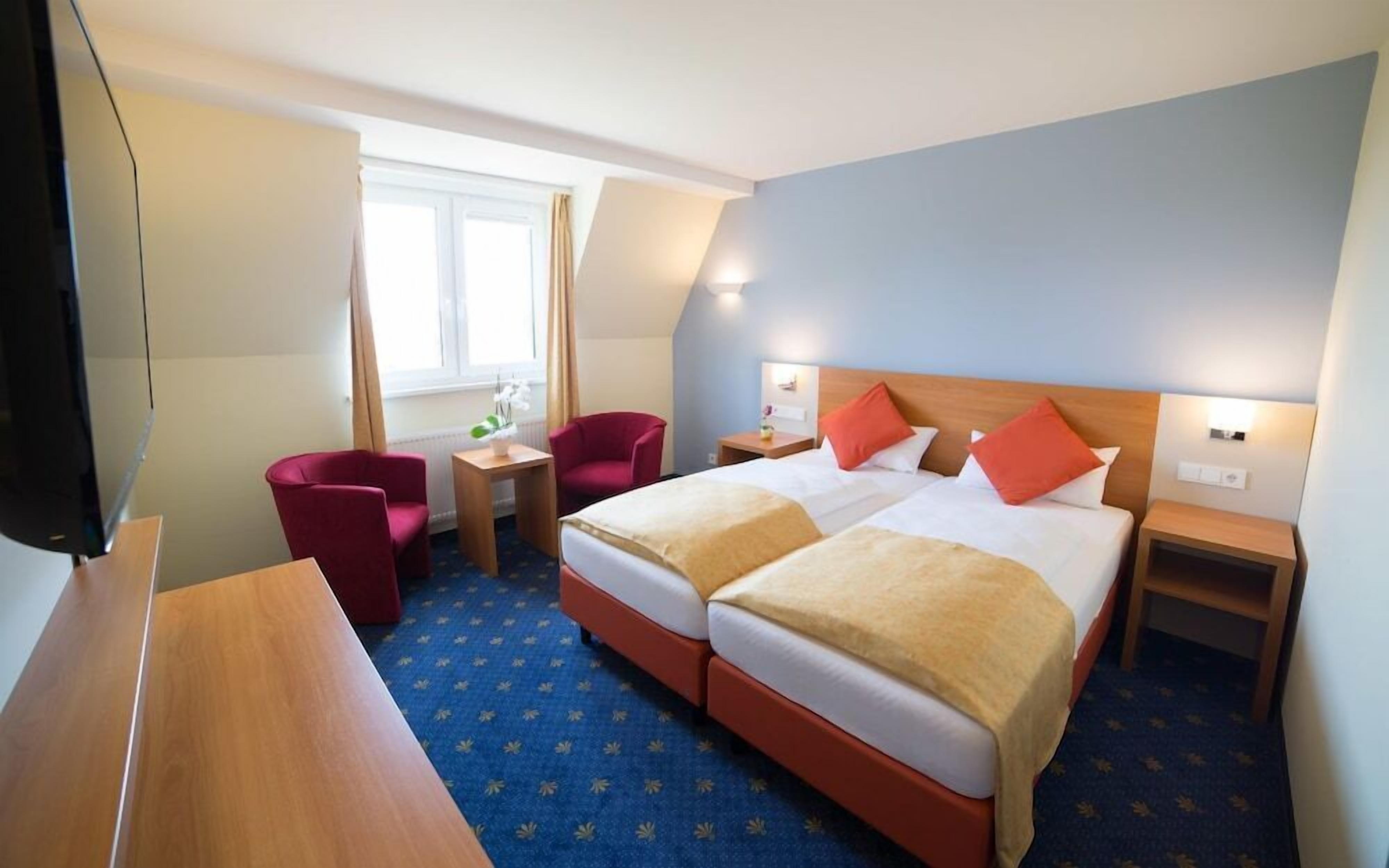 In-room safe, desk, blackout curtains, free WiFi