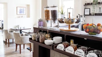 Desayuno buffet (EUR 12 por persona)