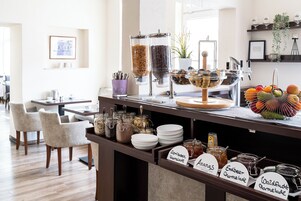 Desayuno buffet todos los días (con cargo)