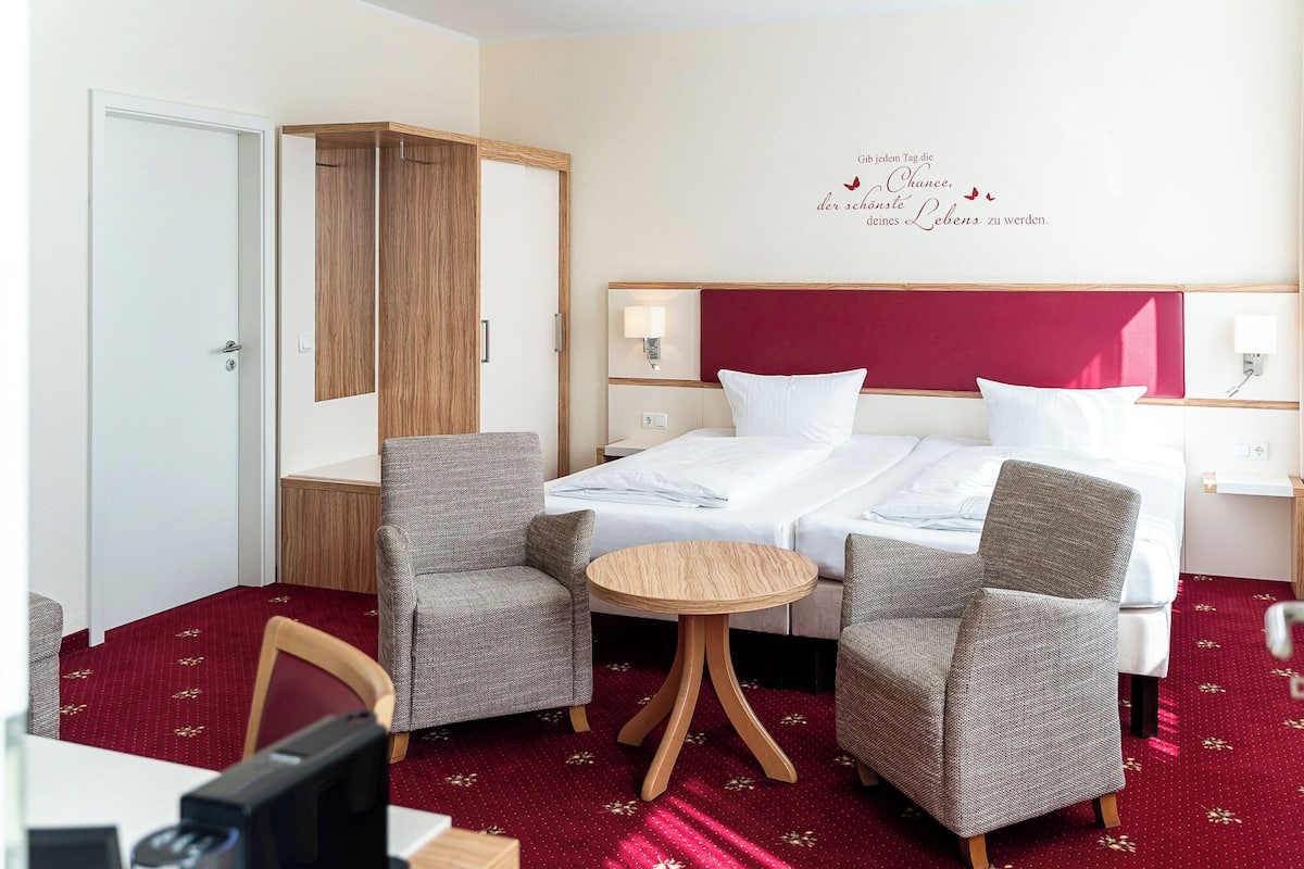Comfort tweepersoonskamer ("Nordsee") | Een bureau, gratis wifi, beddengoed