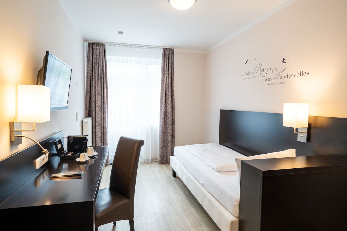 1 bedroom, desk, free WiFi, bed sheets