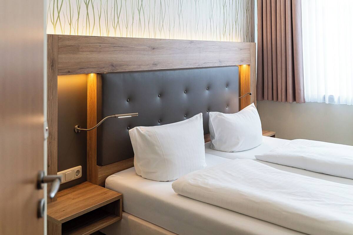 comfort double room ("nordsee") | 1 bedroom, desk, free wifi, bed sheets
