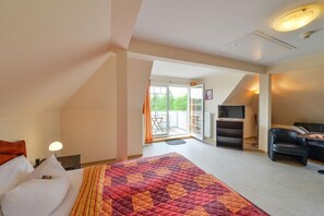 Minibar, in-room safe, blackout curtains, cots/infant beds - Ostseehotel Rike (Zierow)
