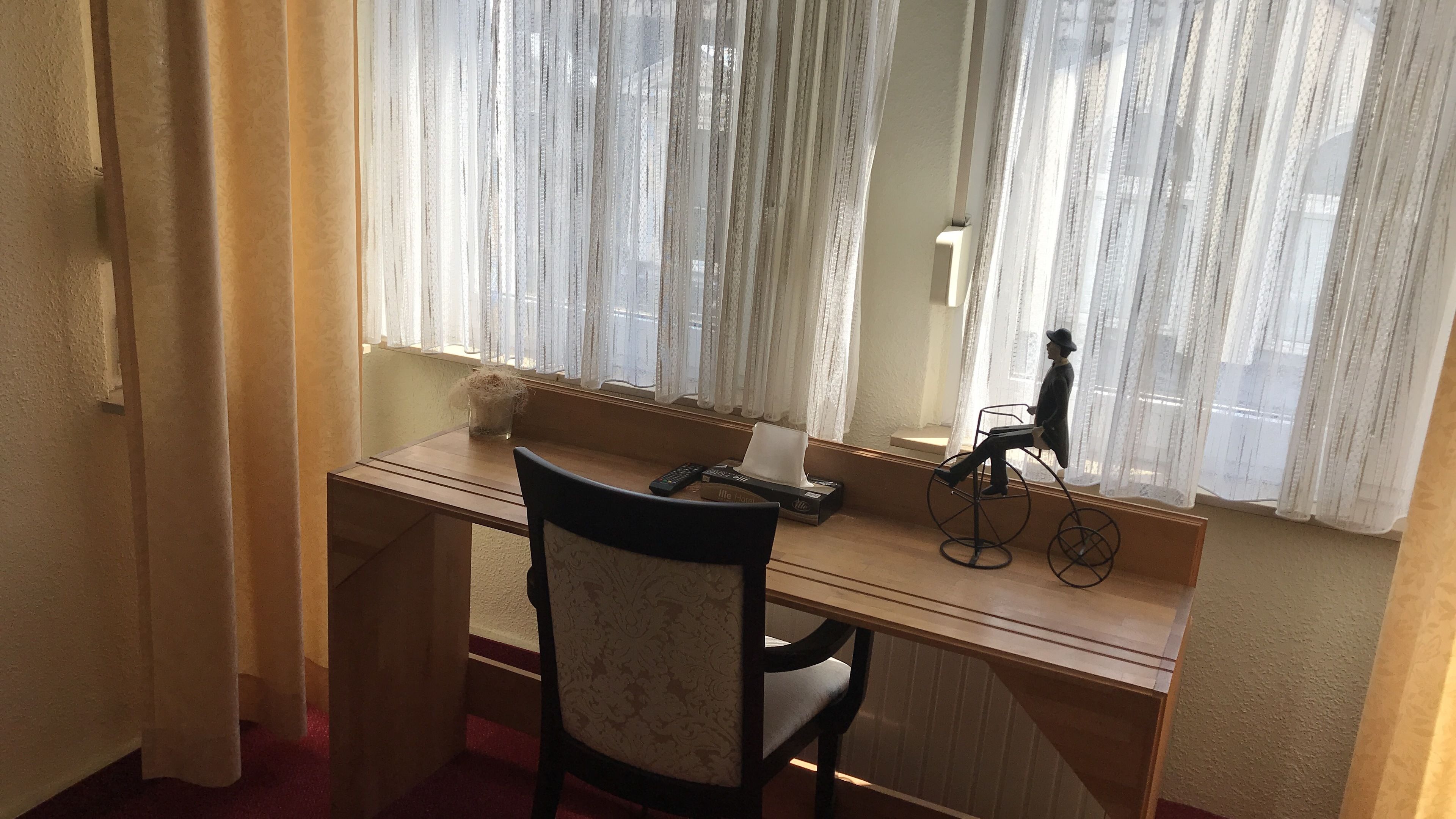 double room | in-room safe, desk, free wifi, bed sheets