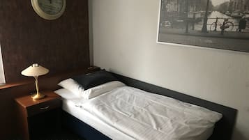 单人房 | 客房内保险箱、办公桌、免费 WiFi、床单