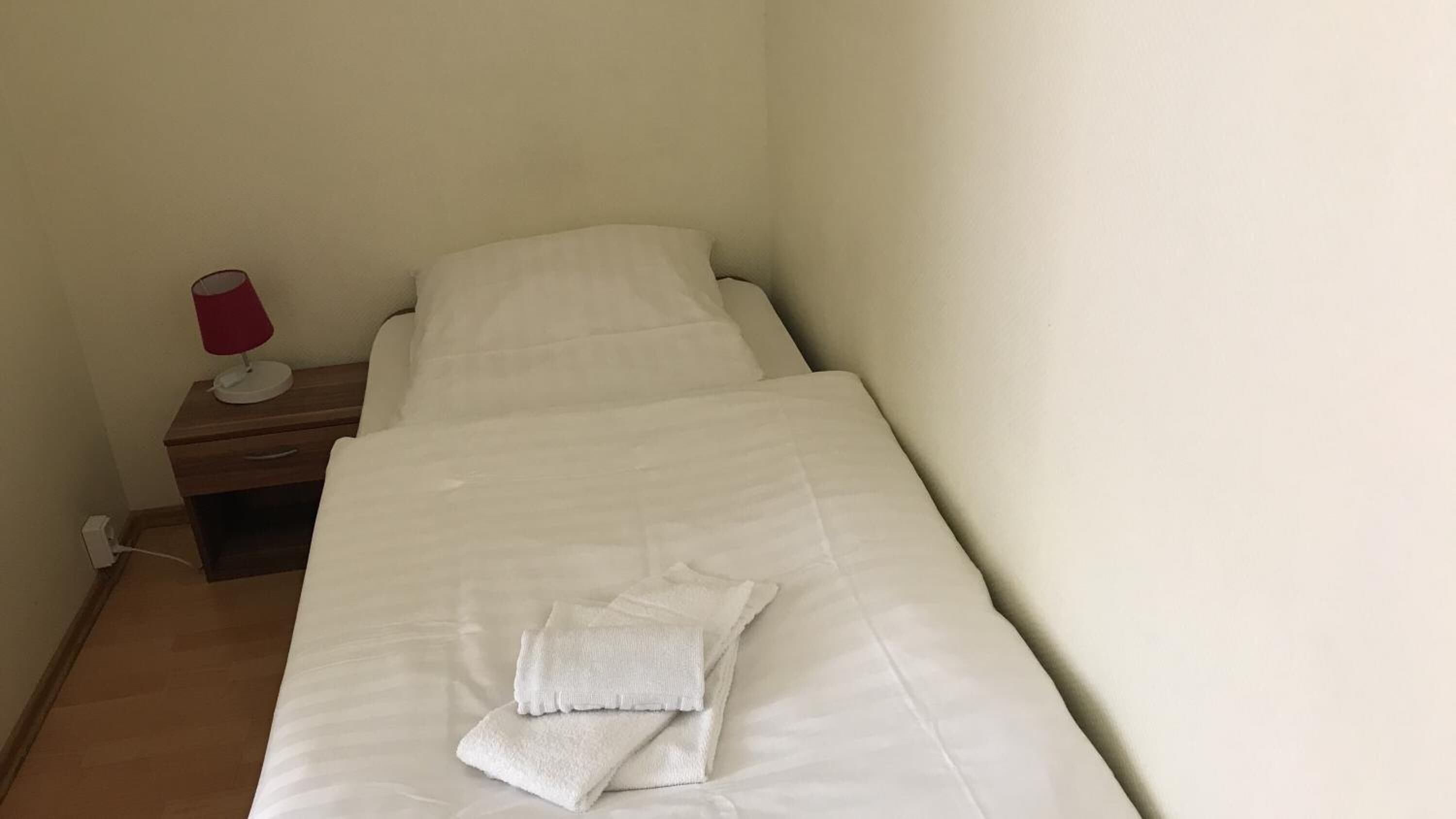 in-room safe, desk, free wifi, bed sheets