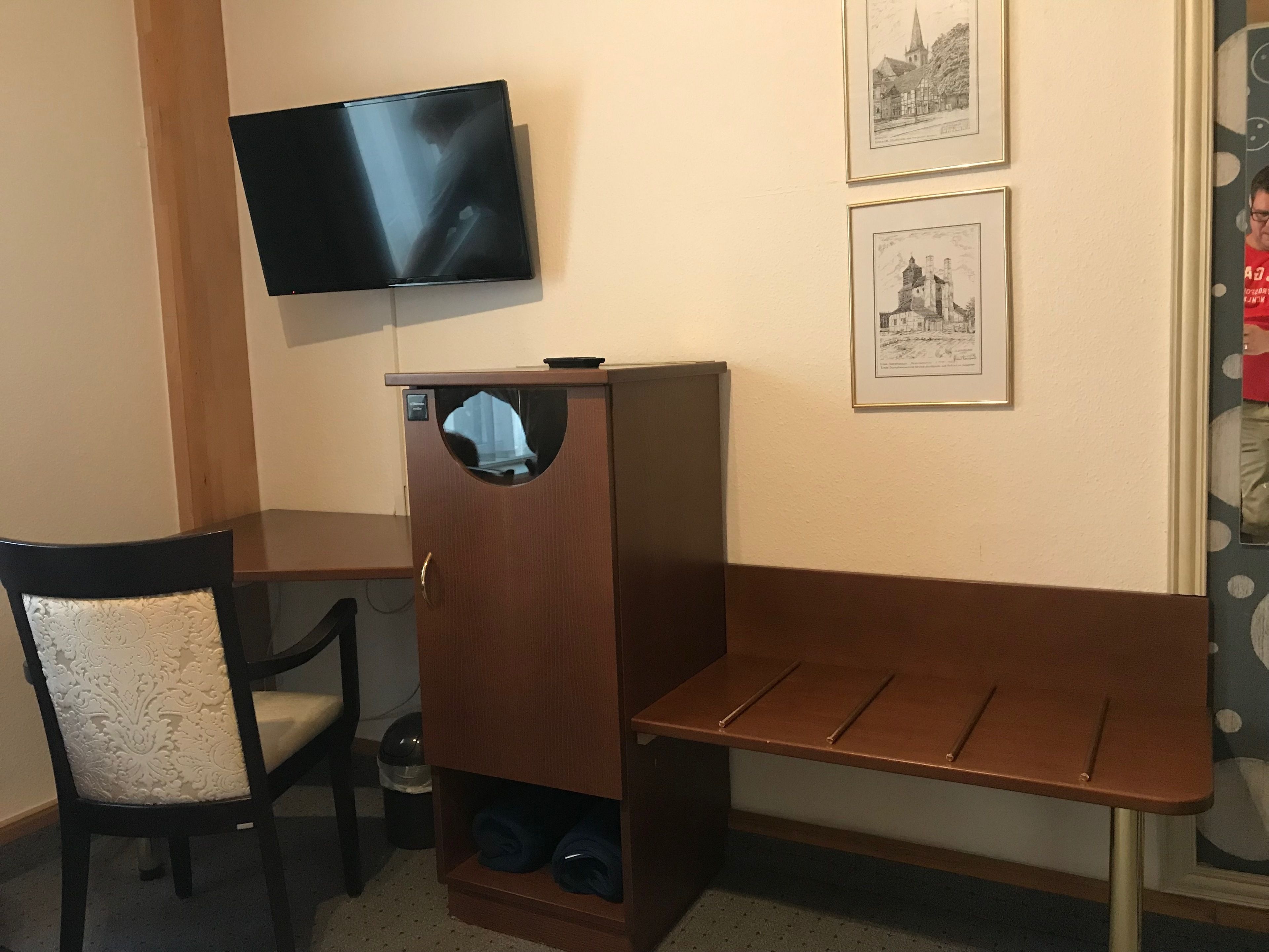 double room | living area | flat-screen tv