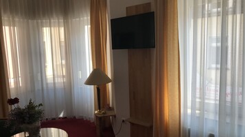 Caja de seguridad en la habitación, escritorio y wifi gratis