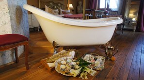 Comfort Double Room | Deep soaking bathtub - Exempel Schlafstuben Und Quartier Langer Hals (Tangermünde)