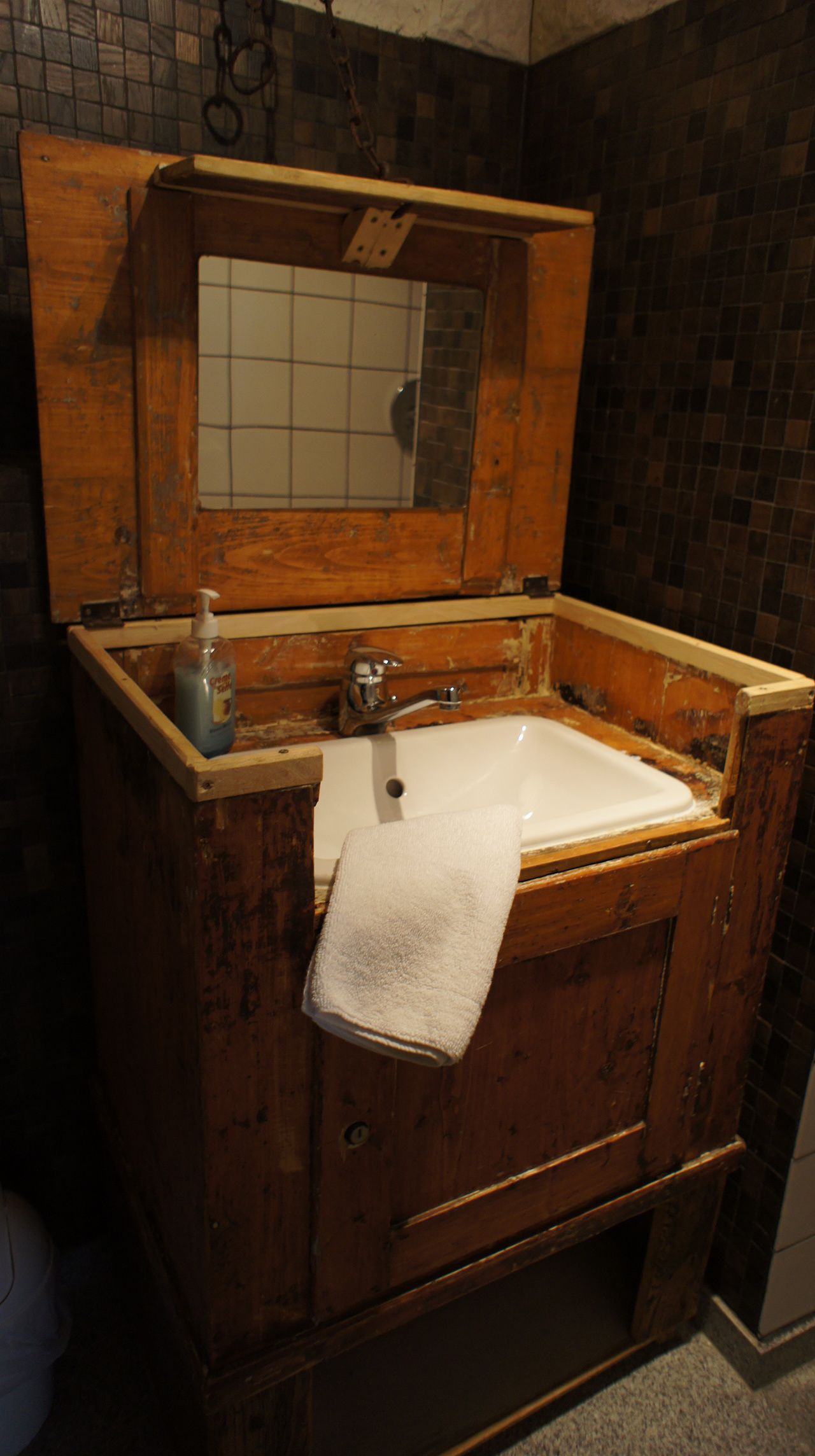 double room | bathroom sink