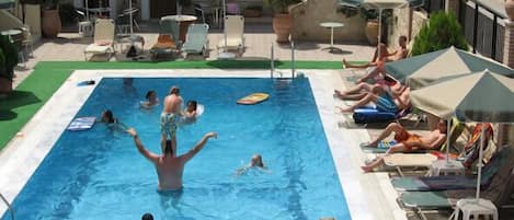 Piscine extérieure (ouverte en saison)