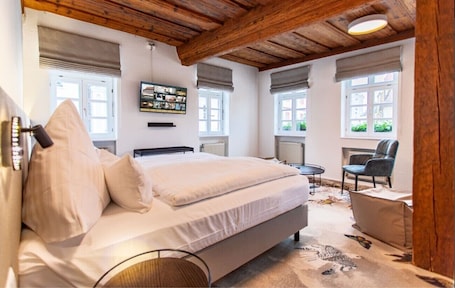Deluxe-Doppelzimmer | Hochwertige Bettwaren, Zimmersafe, Schreibtisch, schallisolierte Zimmer. Hotel Tuchhaus