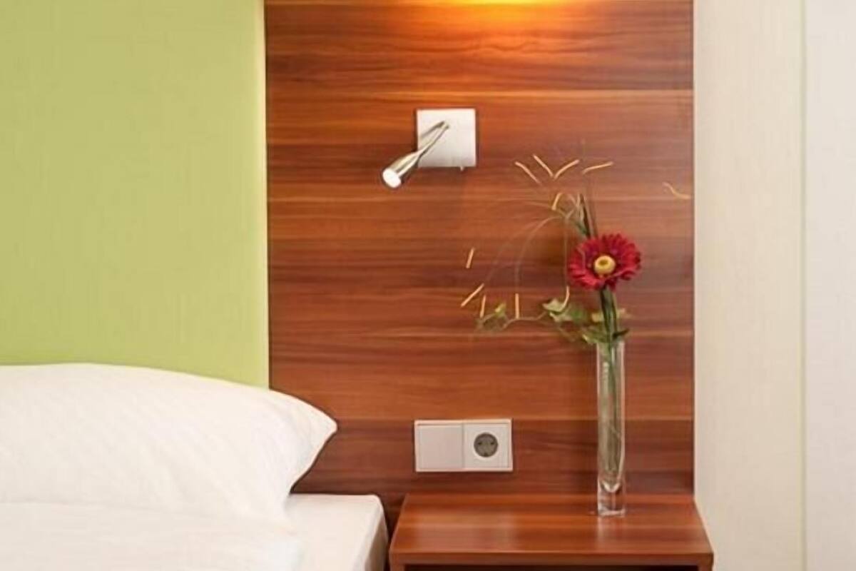 desk, soundproofing, cots/infant beds, free wifi