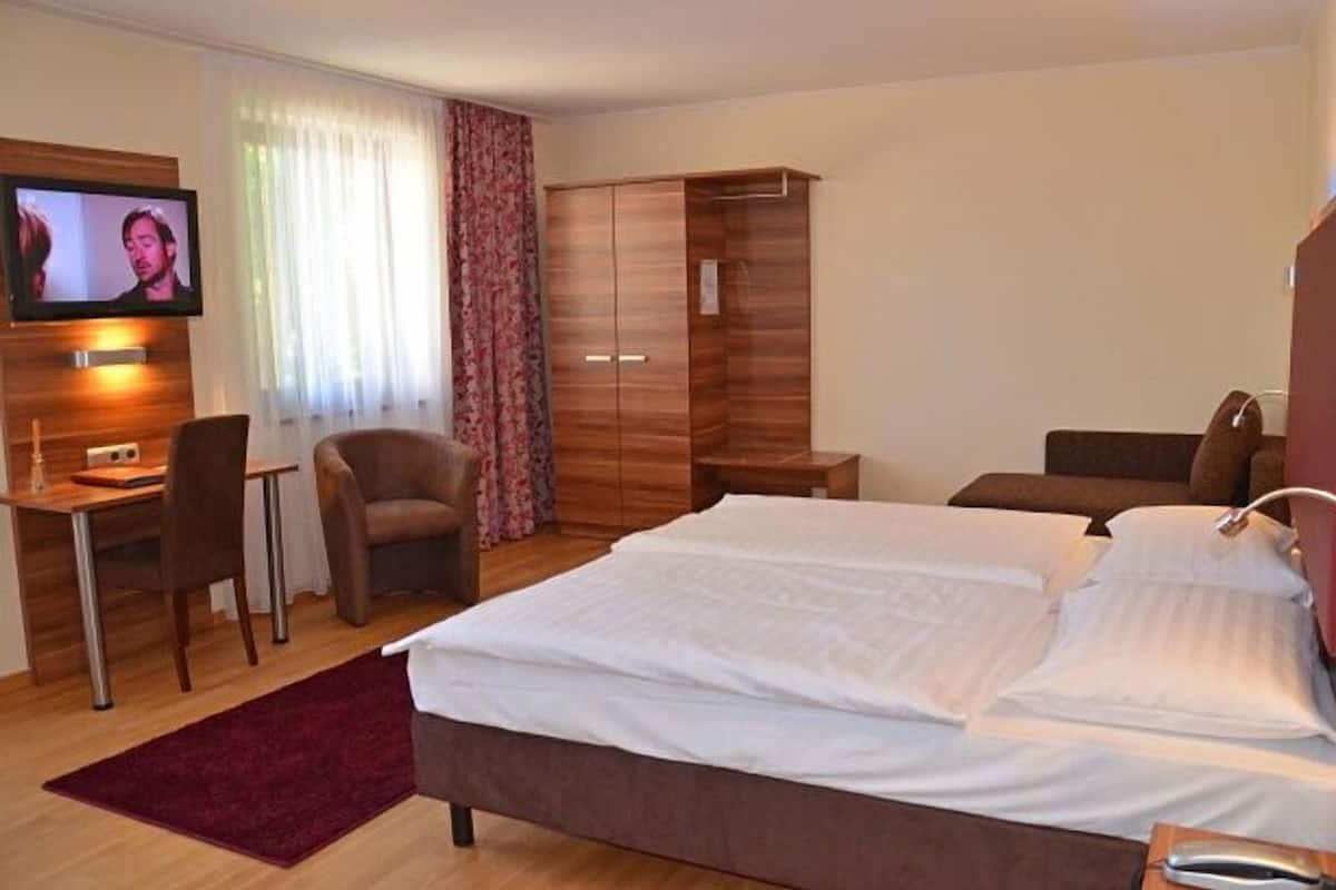 desk, soundproofing, cots/infant beds, free wifi