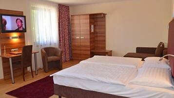 Schreibtisch, schallisolierte Zimmer, Babybetten, kostenloses WLAN