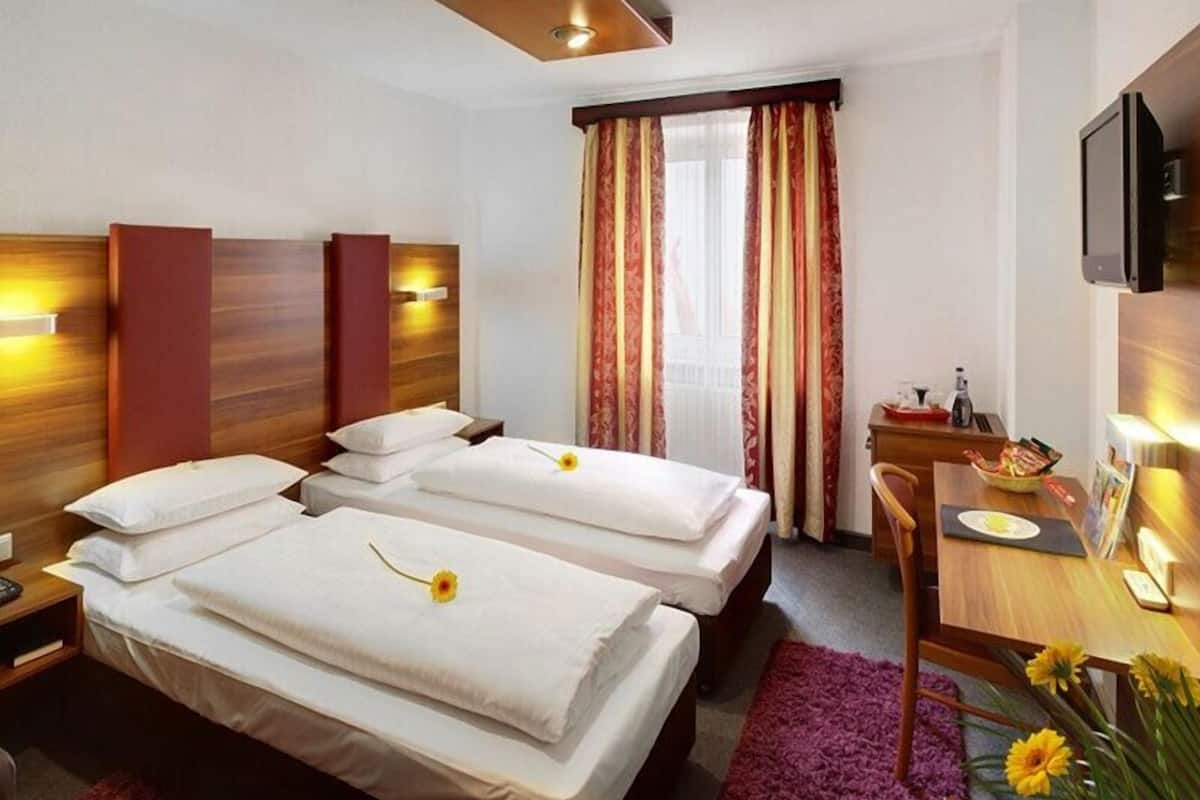 desk, soundproofing, cots/infant beds, free wifi