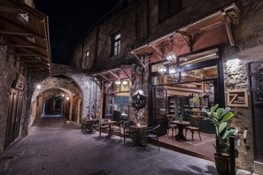تناول الطعام بالخارج