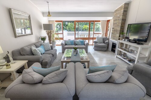 Admiral's Lodge Guest House B & B