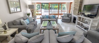 Admiral's Lodge Guest House B & B