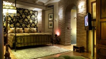 Premium bedding, pillow-top beds, minibar, in-room safe
