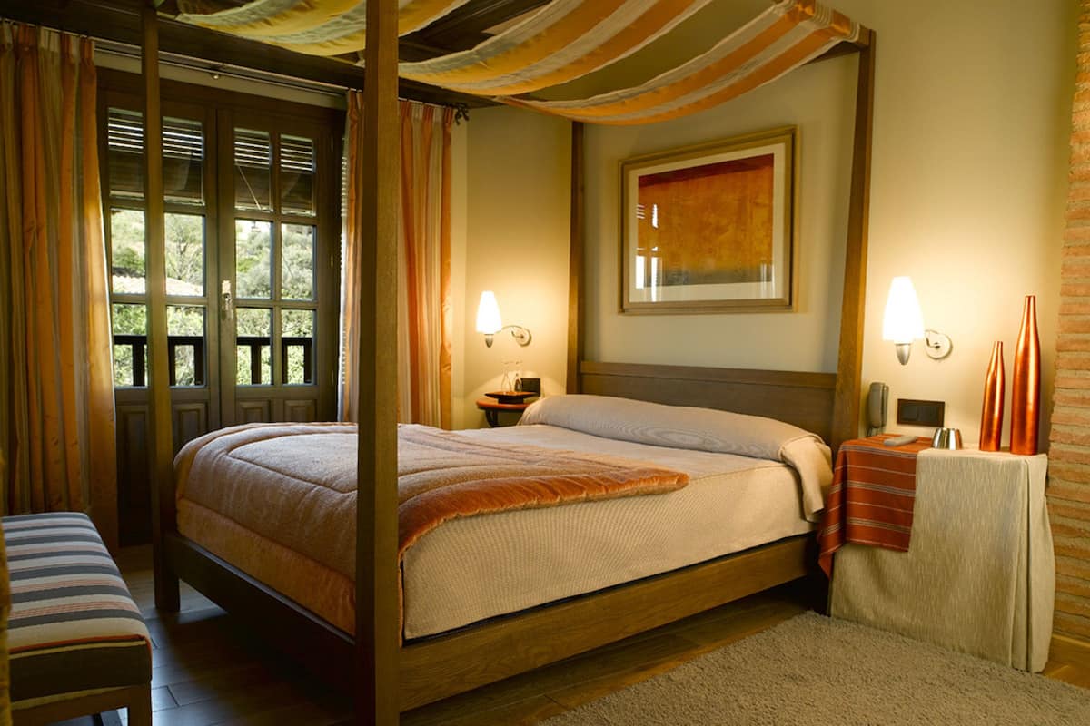 Chambre Double | Literie de qualité supérieure, surmatelas, minibar