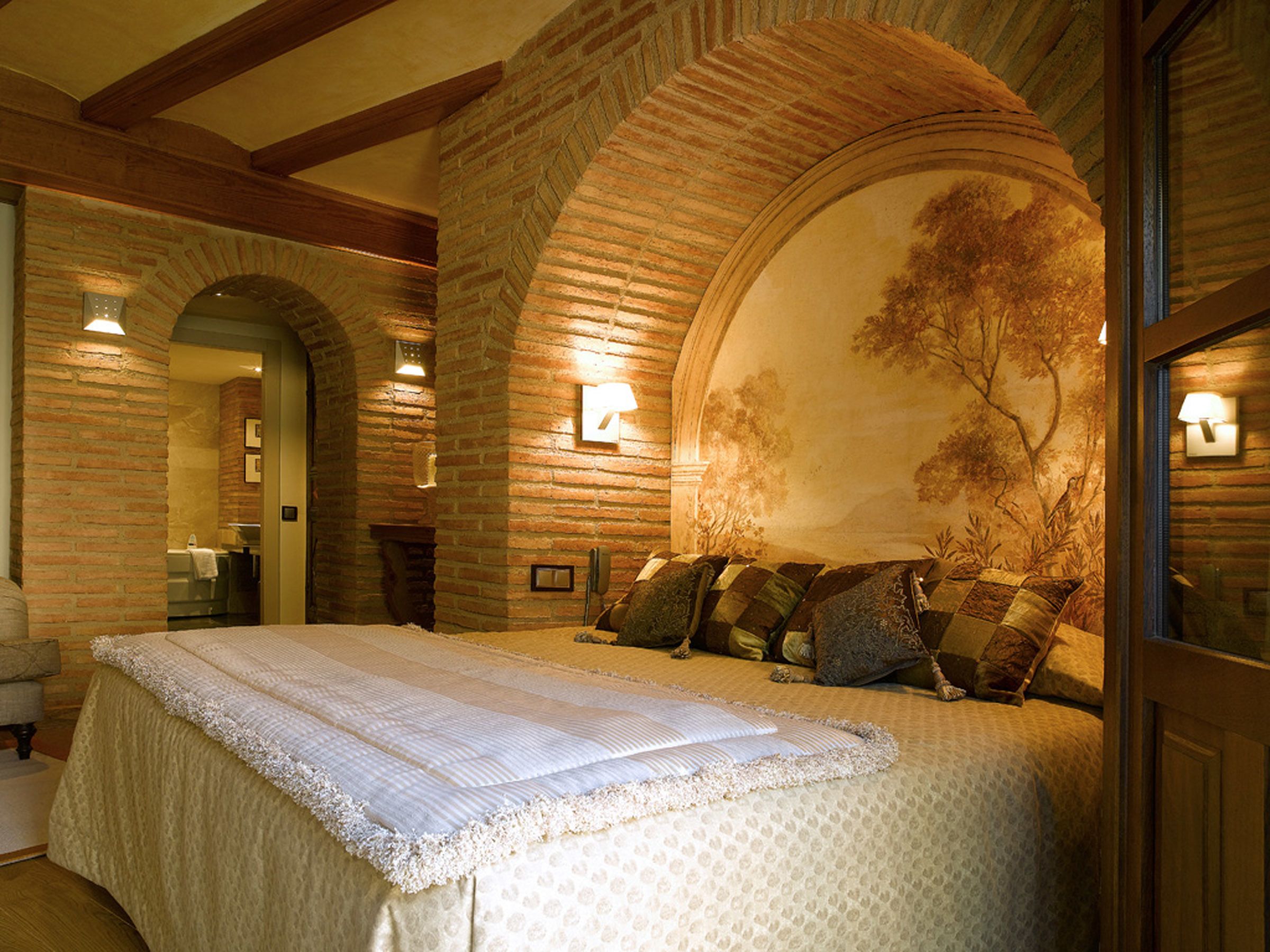 premium bedding, pillow-top beds, minibar, in-room safe