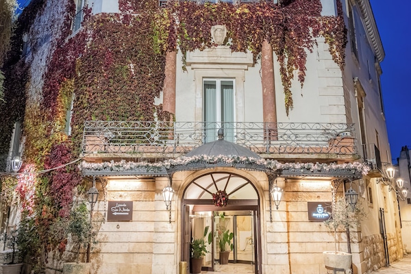 Fassade der Unterkunft – Abend/Nacht