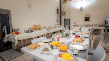 Daily buffet breakfast (EUR 8.00 per person)