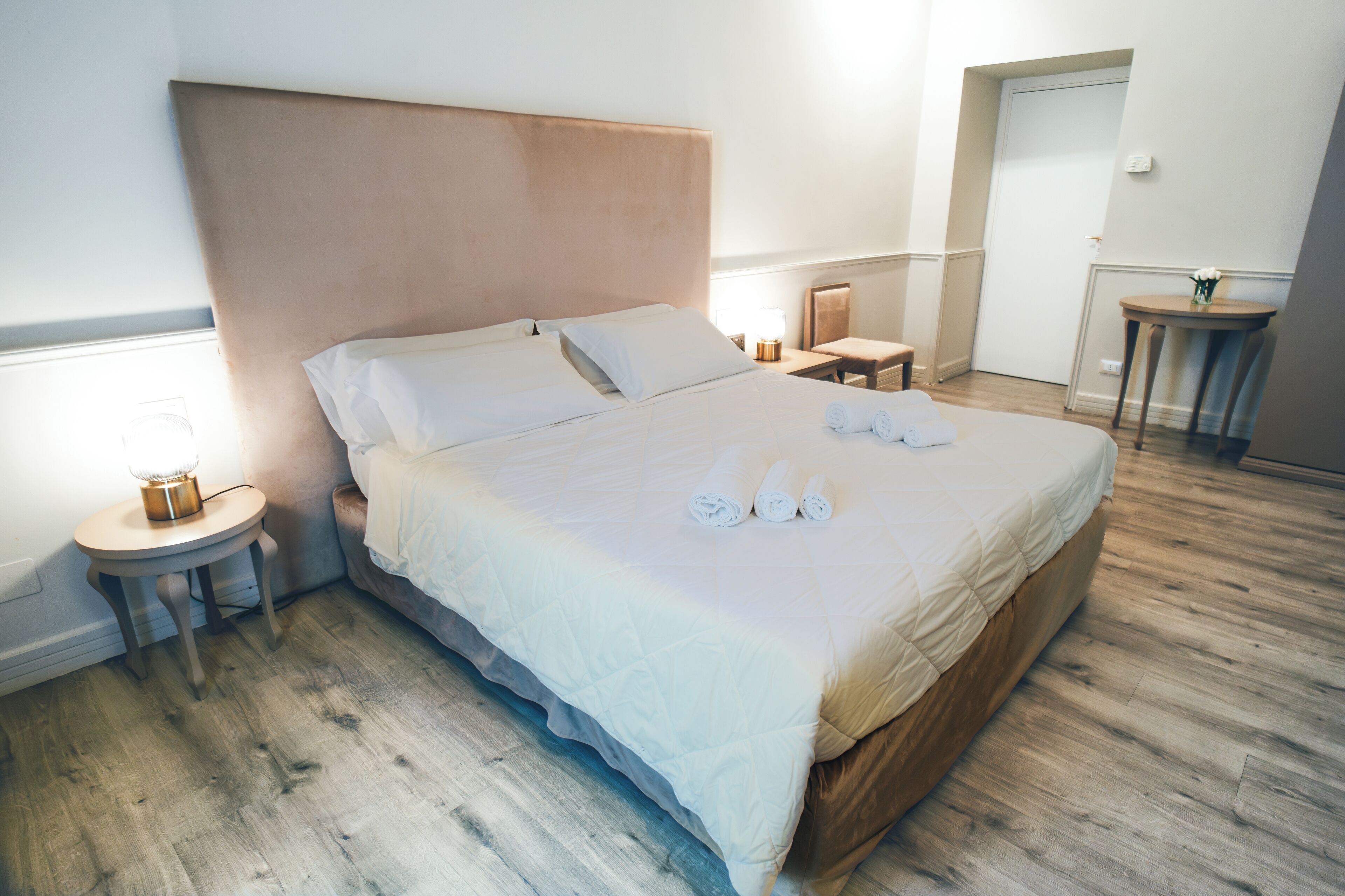 Junior Suite, 1 Double Bed, Jetted Tub | Down duvets, minibar, in-room safe, desk
