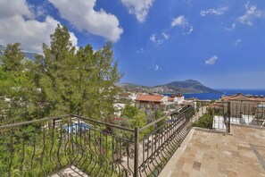 Apartament estàndard, vistes a la piscina, zona enjardinada | Balcó