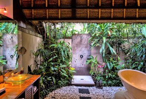 Artículos de tocador gratuitos, secador de pelo, batas, pantuflas