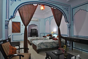 Premium bedding, in-room safe, individually decorated, desk - Rawla Mrignayani Palace (Jaipur)