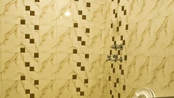 Classic Double Room | Bathroom | Shower, free toiletries, hair dryer