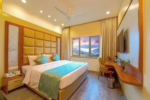 Deluxe Double or Twin Room | Premium bedding, minibar, in-room safe, desk