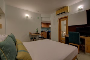 1 bedroom, premium bedding, minibar, in-room safe